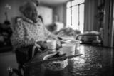 15.年夜饭，照老规矩，外婆会给已经过世的外公准备一碗饭菜。